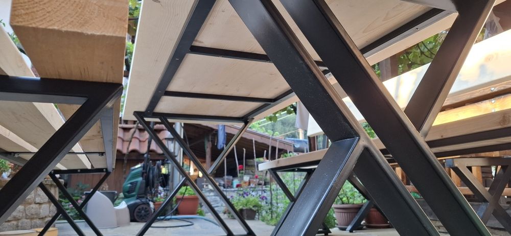 Комплект маса с две пейки