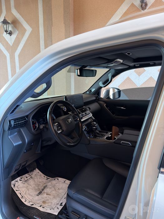 Toyota Land Cruiser 300