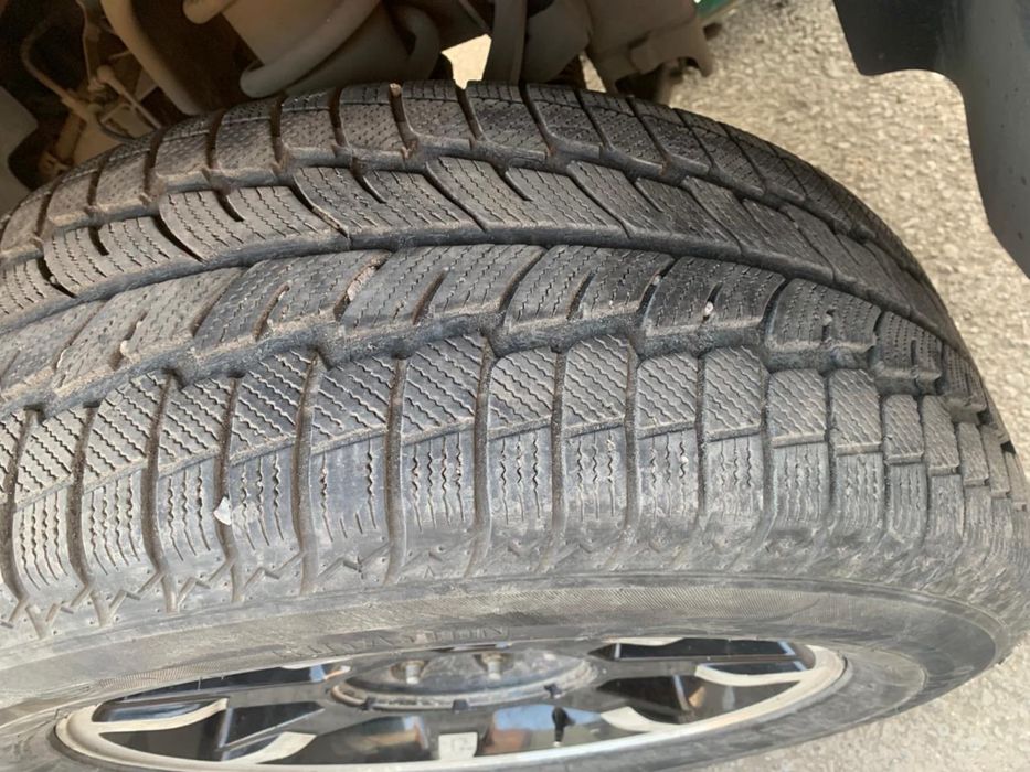 Срочно продаю зимние шины