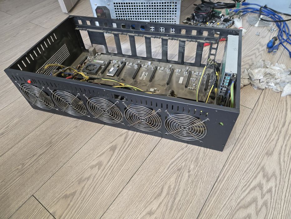 Carcasa rig mining onda 8 placi video