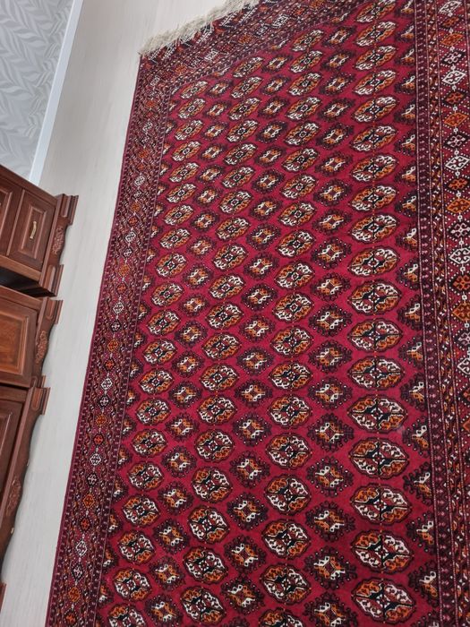 Turkman gilam sotiladi