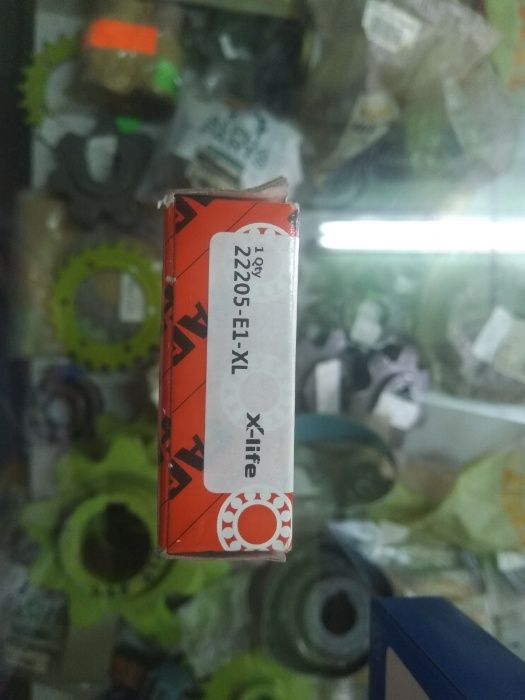 Продават се всички лагери налични от склада на магазин на едро.