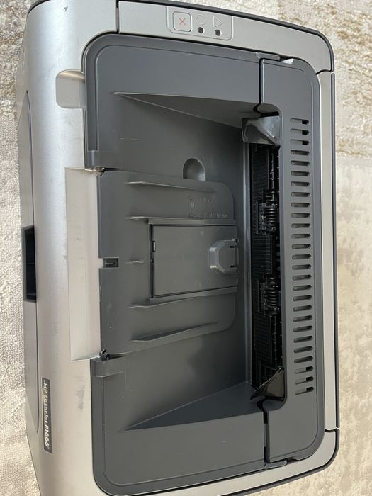 Продам принтер HP laserJet P1006