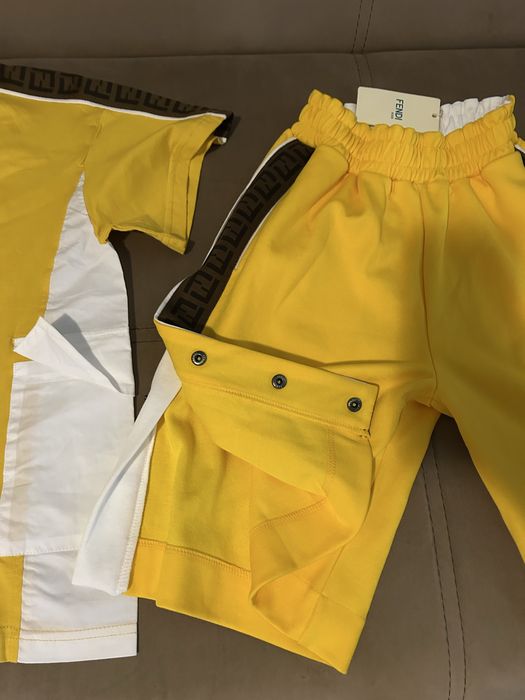 Екип за момче.