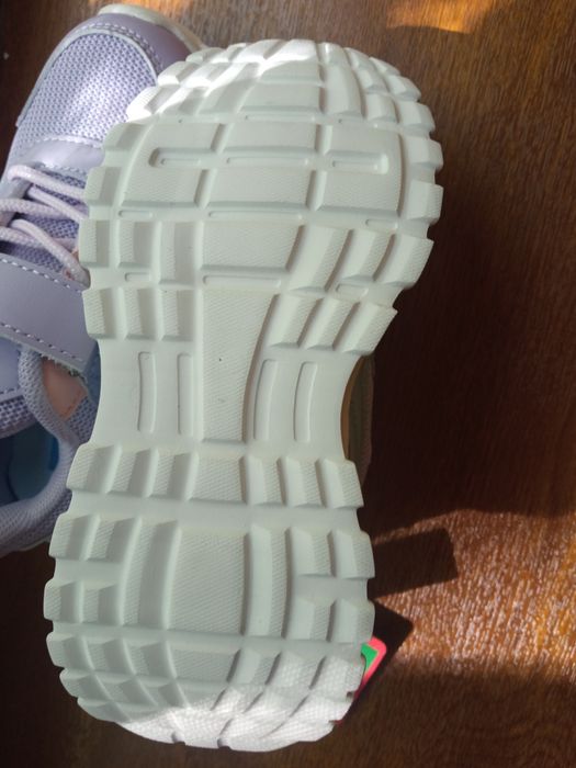 Продам кроссовки