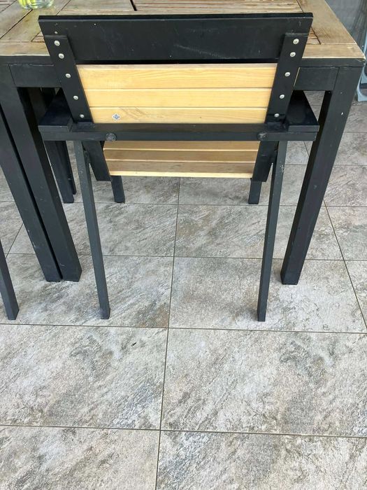 Vând 2 mese și 4 scaune de terasă