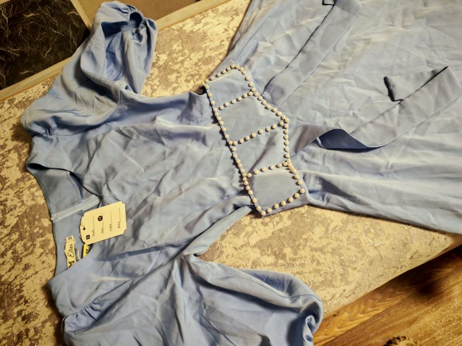 Продам платья голубая