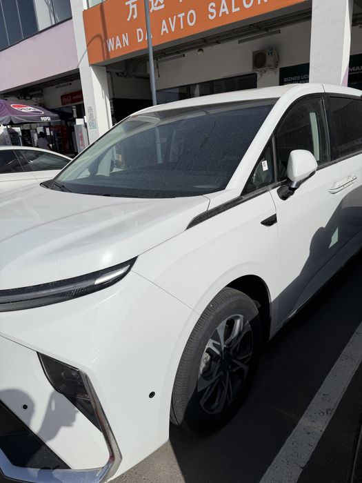 Maxus Mifa M9 mini van