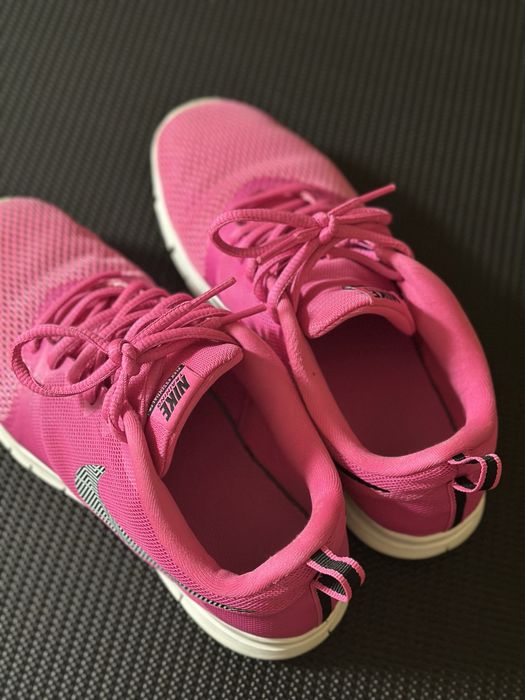 Дамски маратонки Nike