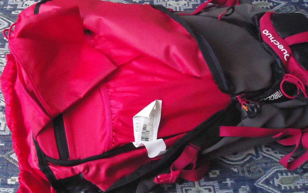 Раници - 2 броя - туристическа и велурена(кадифе)