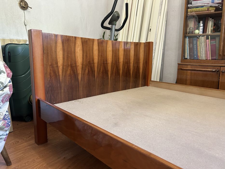 Продам кровать с матрасом