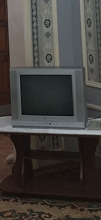 ТВ SAMSUNG KOREA c тумбой и пультом