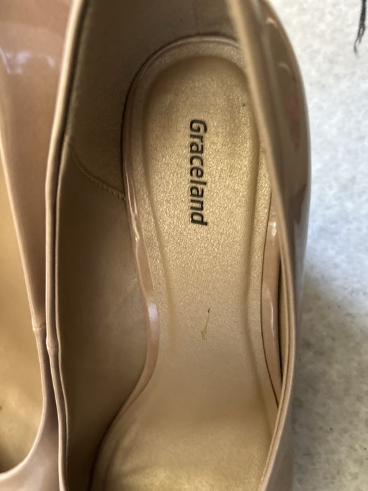 Дамски обувки на ток лачени