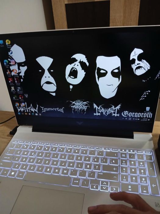 HP Victus 15-fa0028nq – de vânzare