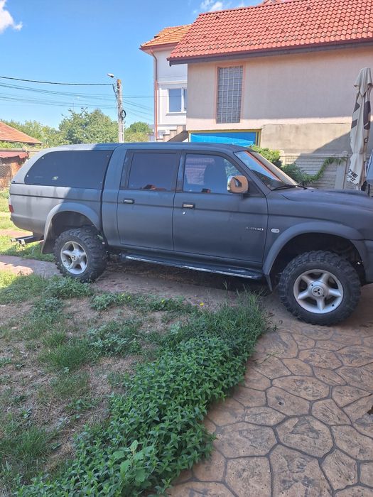 Mitsubishi l200 2004