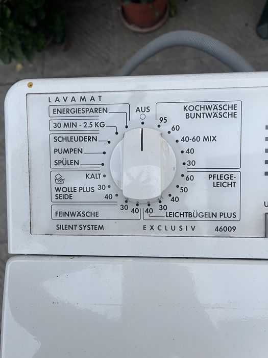 Пералня с горно зареждане AEG