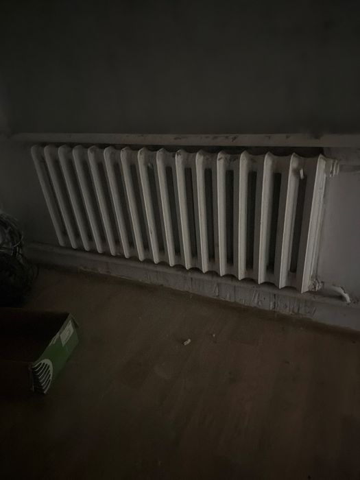 Радиатор чугунный хорошего качества б/у