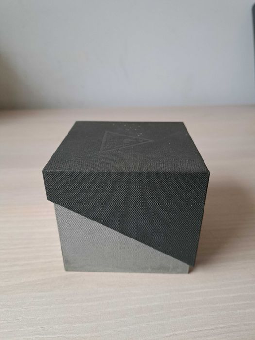 Ръчен часовник Guess