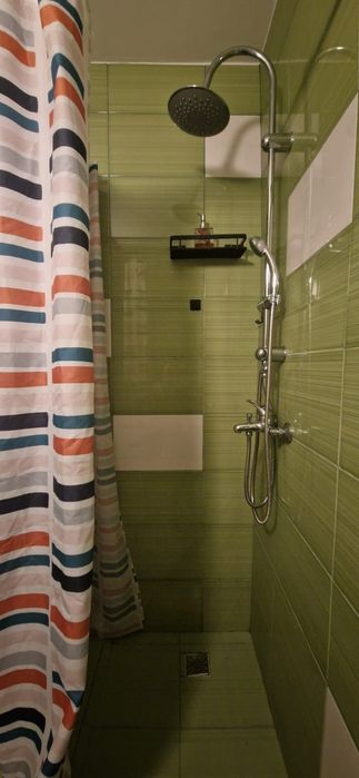 proprietar inchiriez 1 camera la  casa  cu curte