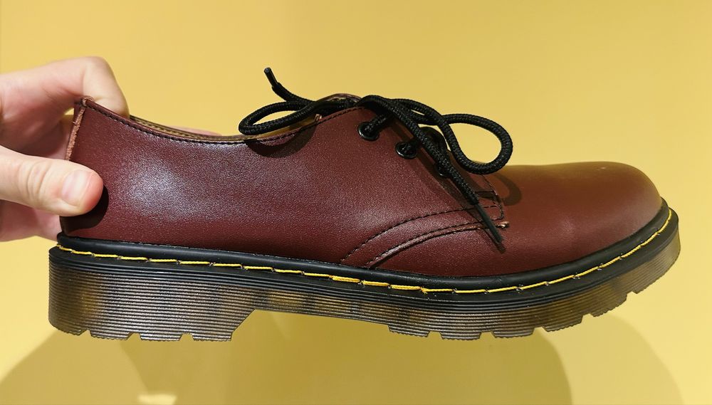 Dr. Martens, Кожени обувки 3 дупки