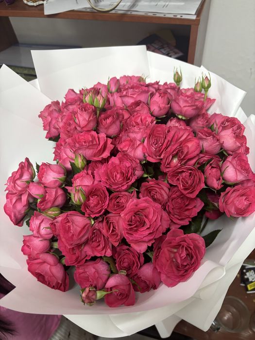 Свежий цветы кустовые розы