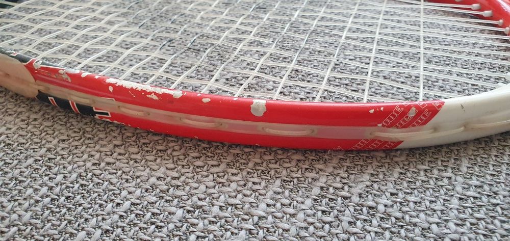 Три броя тенис ракети