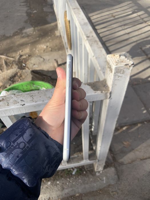 iphone xr xolati yaxwi