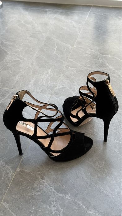 Продам босоножки. 38 размер. Basconi