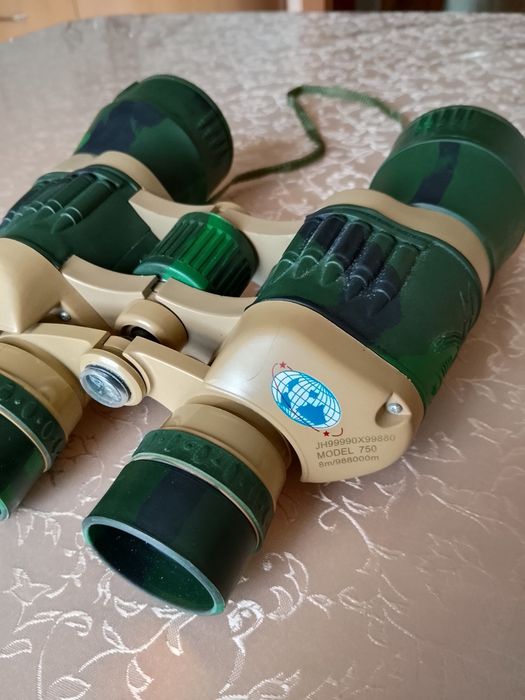 Бинокль BREAKER MODEL 750 8m/988000m