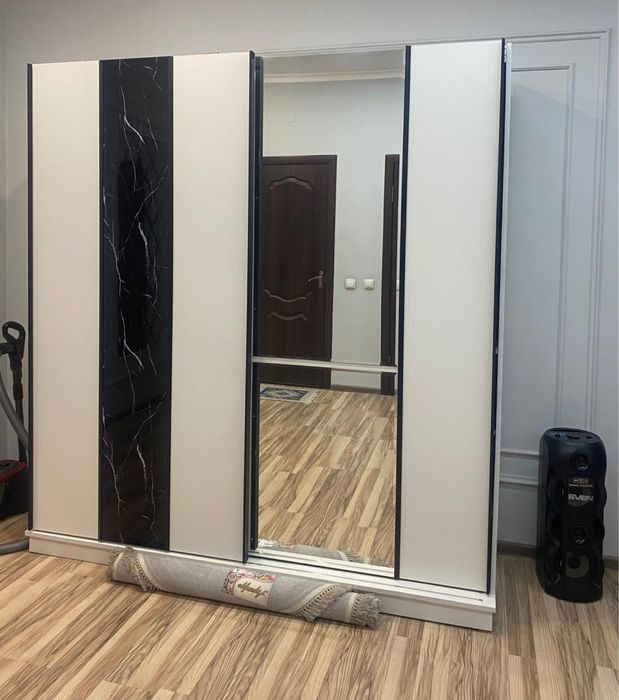 Продается шкаф купе красивый