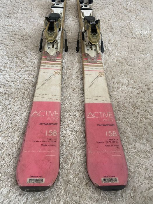 Schiuri și clăpari (mărimea 36) pentru fete. Se vând împreună.