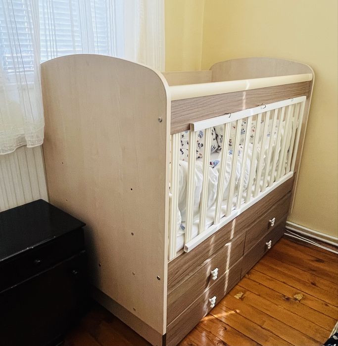 Бебешка кошара с матрак + 2 комплекта обиколници