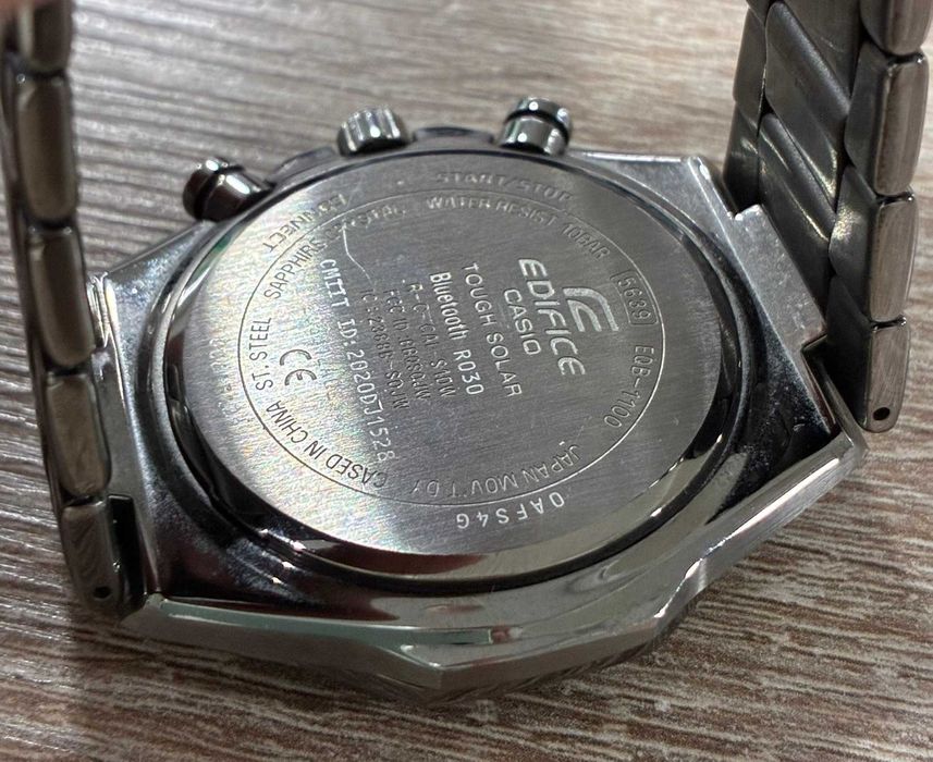 Часовник Casio edifice EQB-1100