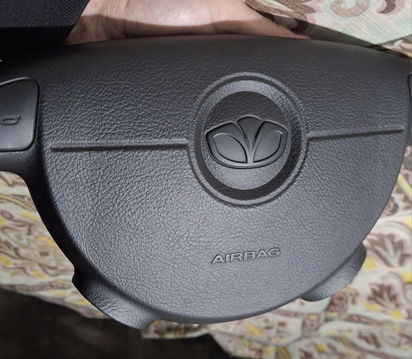 Аирбаг руля от Daewoo jentra lacetti состояние отличное.оригинал