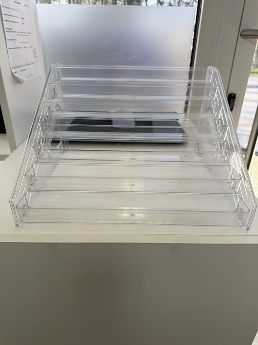 Етажна прозрачна акрилна стойка