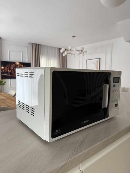 Cuptor microunde samsung putin folosit, fara farfuria de sticla
