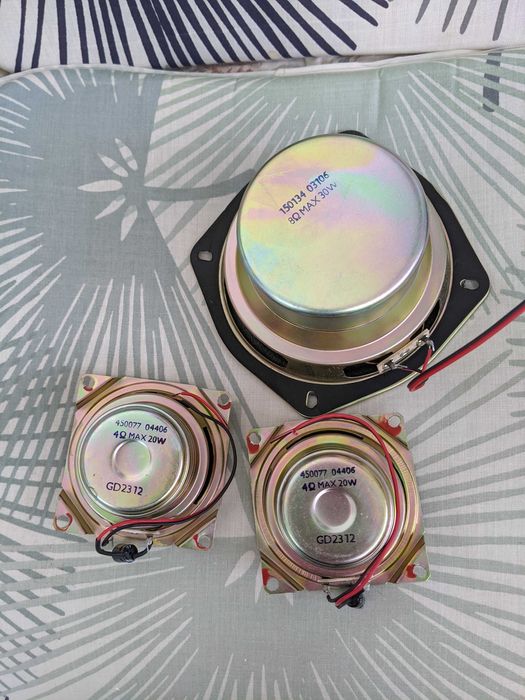 високоговорител 8 ома 30w  и два малки 4 ома 20w