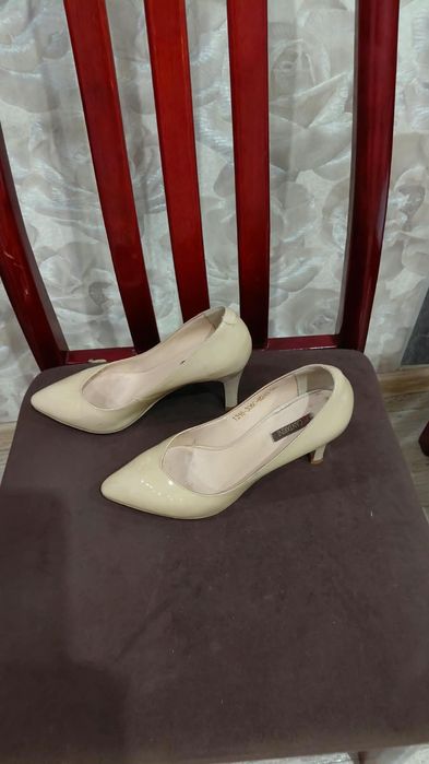 Продам женские туфли