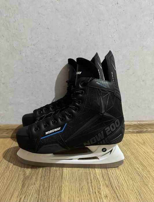 Продам коньки новые