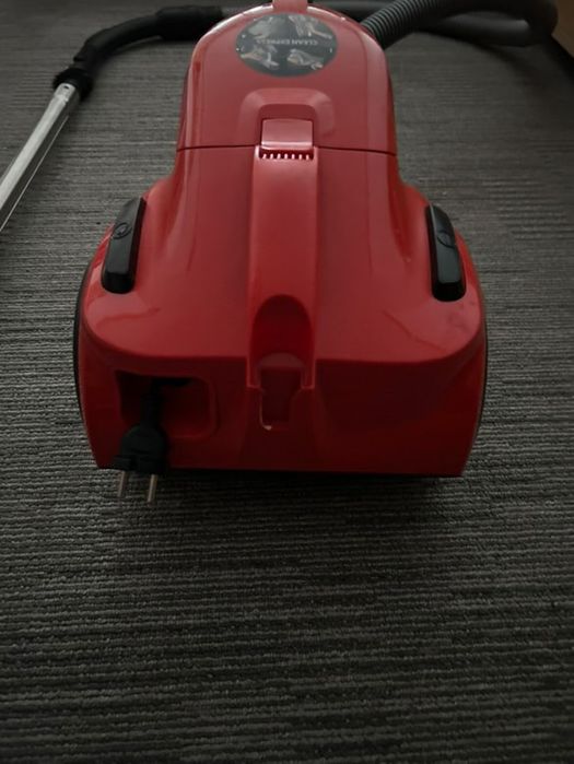 Продавам прахосмукачка