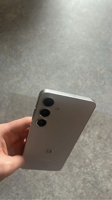 Телефон Samsung Galaxy S24+