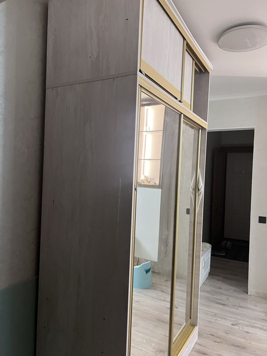 Продам шкаф в прихожую