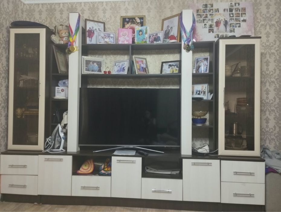 Срочно продам Горка для гостиной.