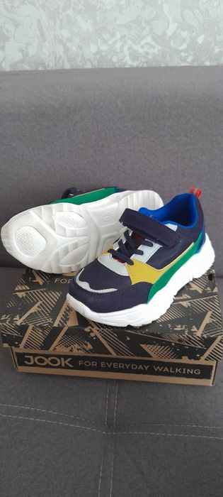 Продам кроссовки детские