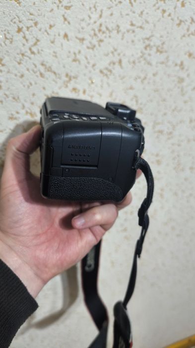 Canon 700D боди есть объективы за отдельную плату