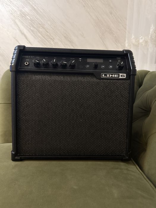 Chitara Fender Squier Bullet Stratocaster si Statie Line6 Spider V 30 MkII