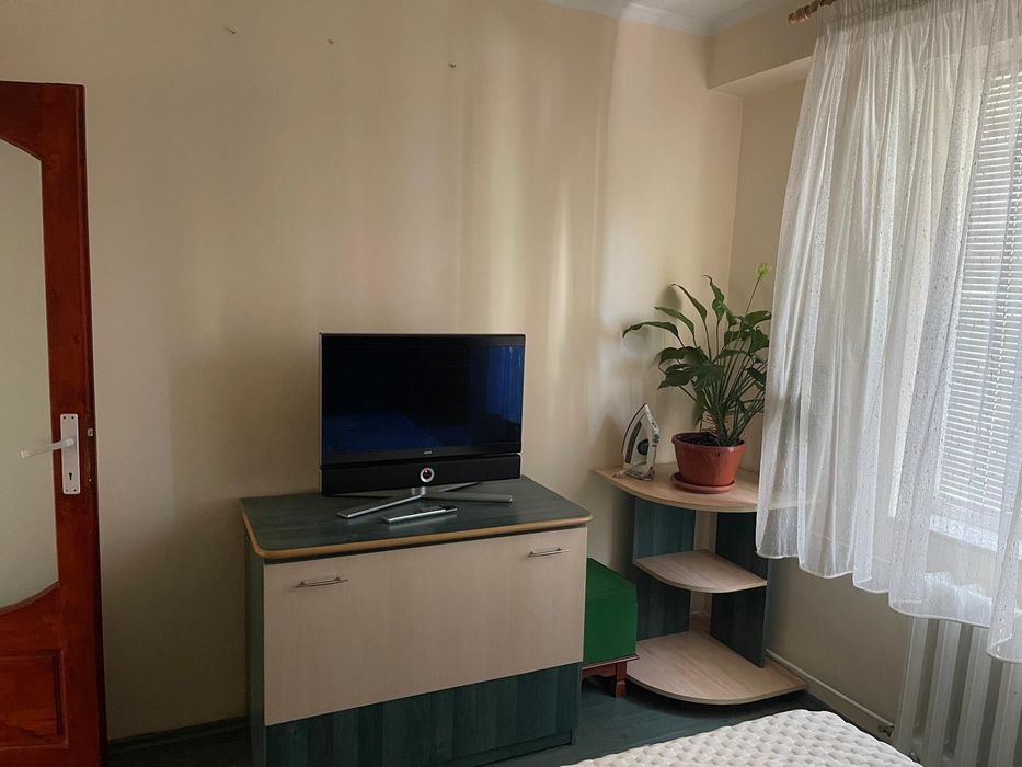 Apartament 3 camere + balcon de închiriat – Zona Cantemir