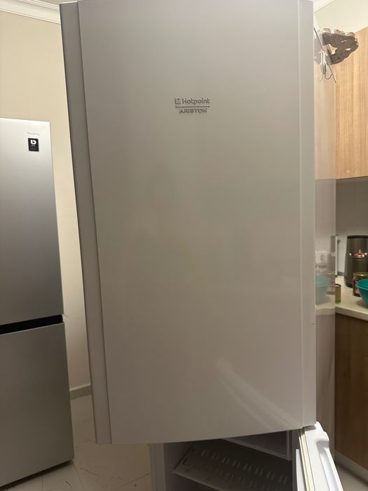 Холодильник Ariston