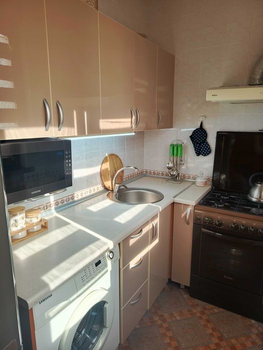 СРОЧНО!!!Продаётся 2-х комнатная квартира переделанная в 3-х