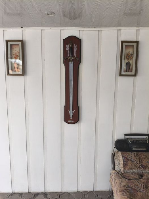 Настенный сувенир в виде рыцарского меча